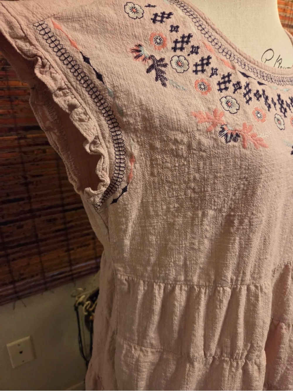 Knox Rose Light Peachy Cream Floral Embroidered Top - Picture 6 of 7